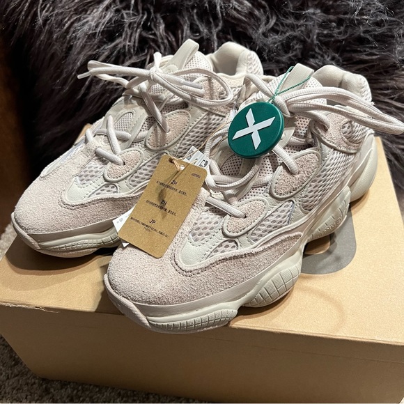 adidas | Yeezy 500 Blush - Picture 2 of 16